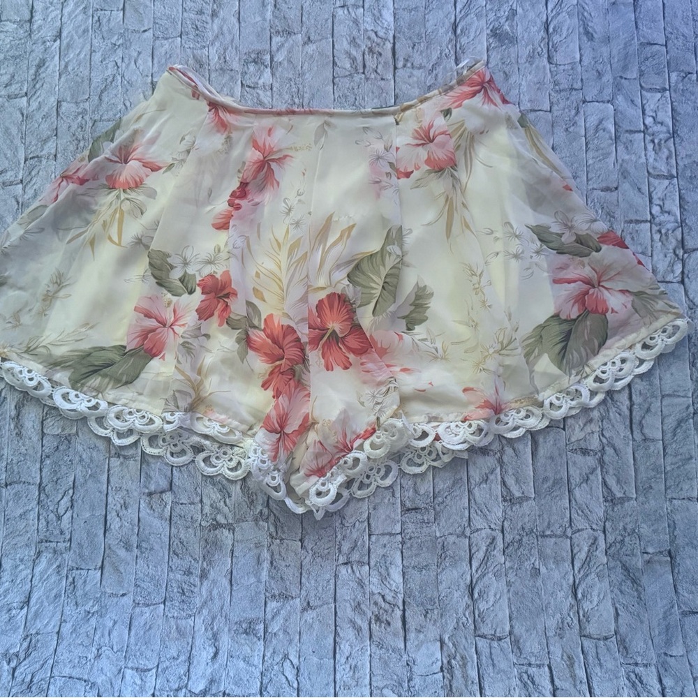 Fashion Nova High Waist Floral Shorts Sz L - Picture 5 of 6